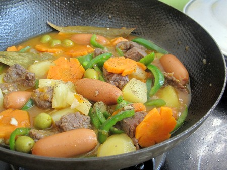 Caldereta-(Filipino-Beef-Stew)4